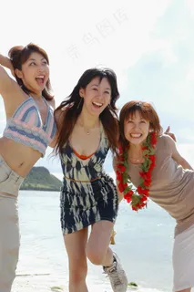 海滩时尚美女图片 海滩时尚美女图片