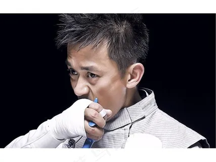 王学兵黑色简约运动PPT背景