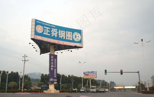 异形三面高立柱图片