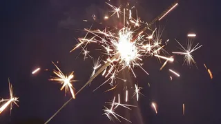 蓝紫色仙女棒烟花唯美摄影图片