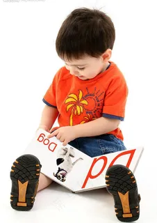 可爱宝宝认真学习图片