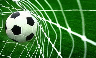 足球射门图片