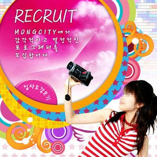 手持相机的女孩子海报