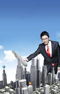 手拿城市建筑模型的职业男性