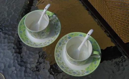 一对咖啡杯图片