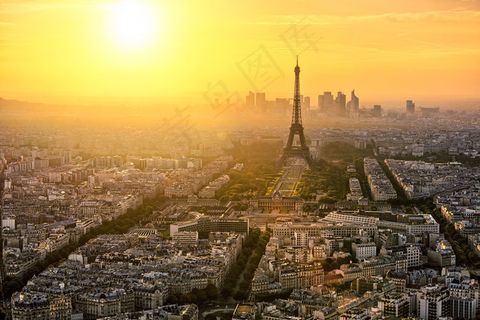 黄昏下的巴黎铁塔