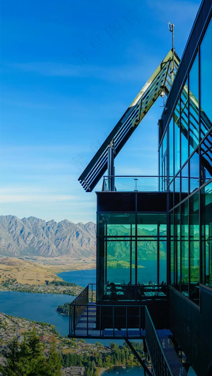 悬空的玻璃餐厅高清摄影图片