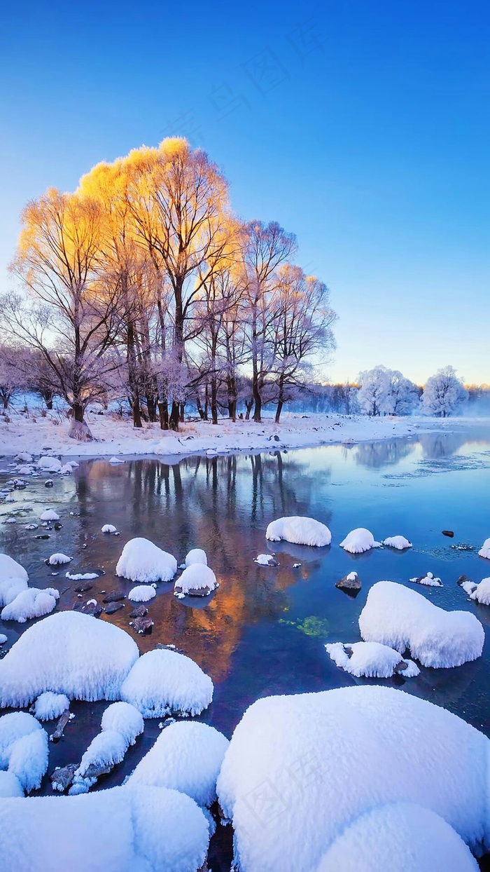 雪地湖泊高清摄影图片