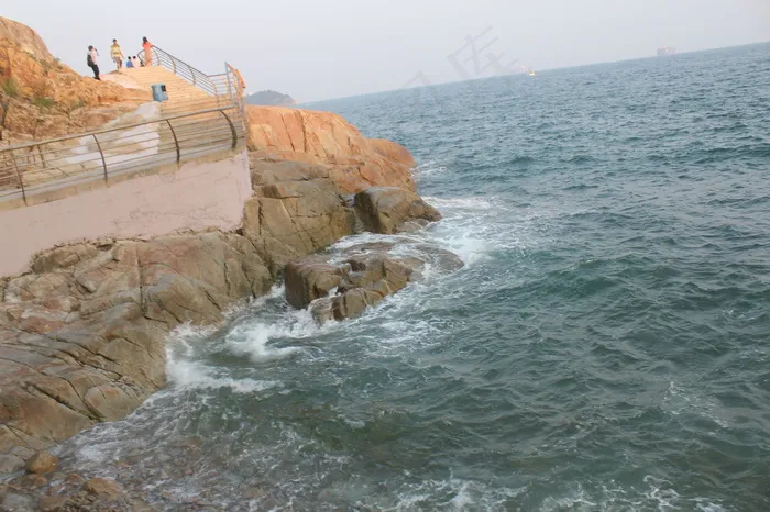 海边岩滩图片