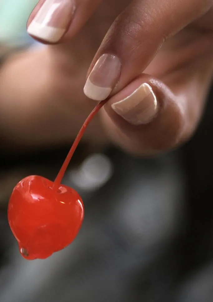 心形樱桃特写图片