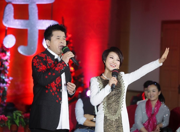 春天毕福剑图片