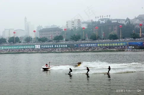 中美澳艺术滑水对抗赛图片