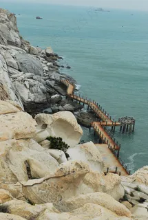 海滩礁石图片 海滩礁石图片