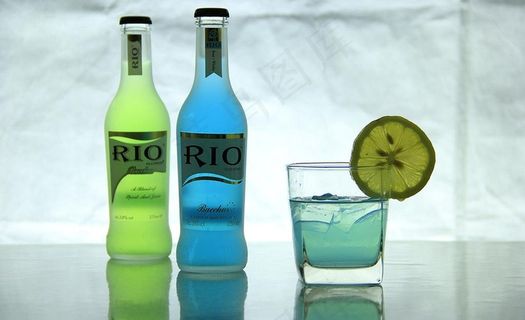 商业酒水自拍图片