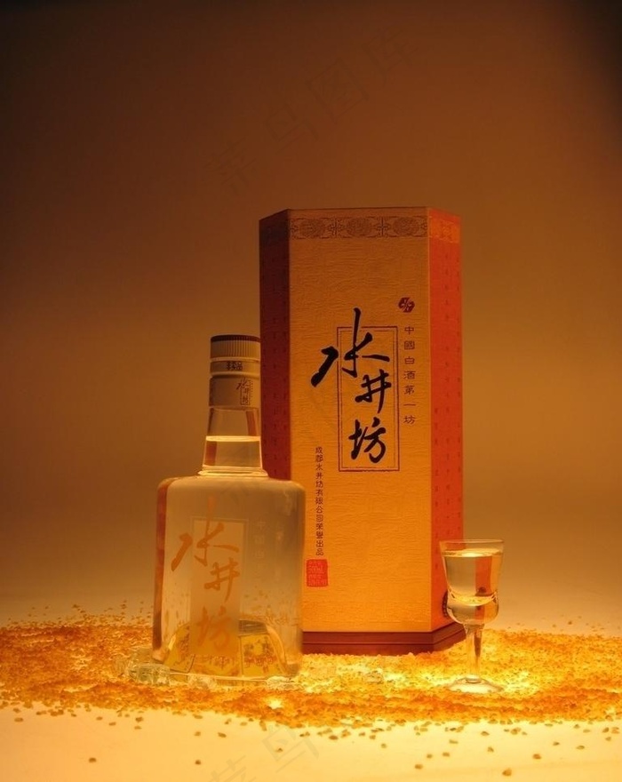透明玻璃酒瓶图片