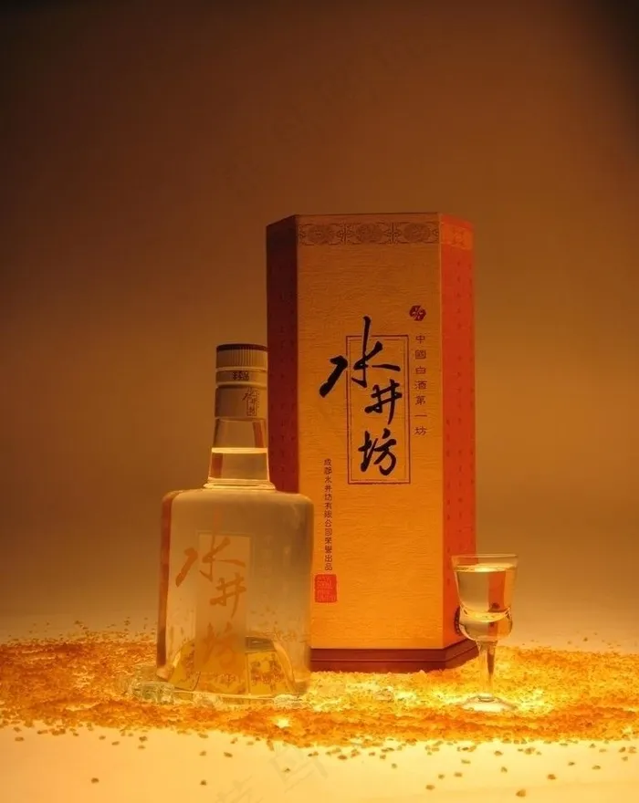 透明玻璃酒瓶图片