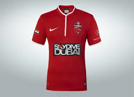 足球俱乐部队服图片