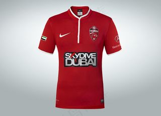 足球俱乐部队服图片