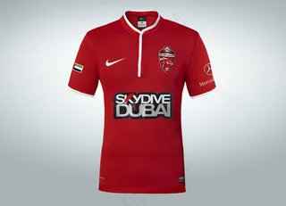 足球俱乐部队服图片