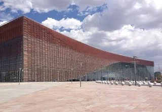 展览馆与白云图片