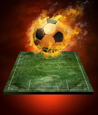 体育场上空的火焰足球图片