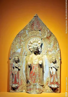 彩绘贴金石雕佛菩萨三尊立像图片