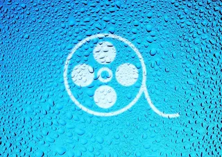 雨天玻璃水滴Logo样机