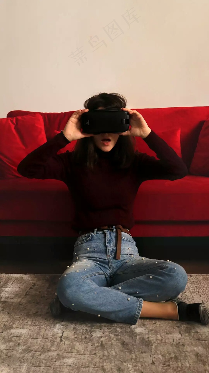 看VR的美女高清摄影图片