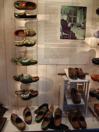 国外木鞋橱窗图片