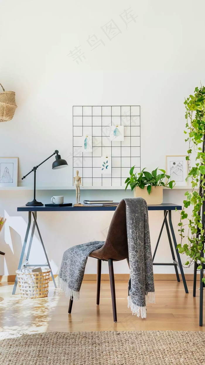 椅子上的围巾高清摄影图片