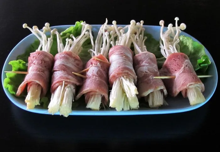 午餐肉包金针菇 午餐肉包金针菇