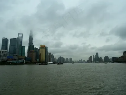 雨中外滩图片