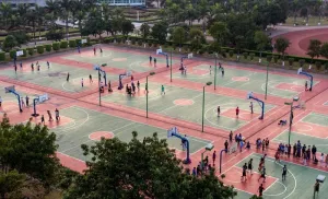 大学篮球场图片