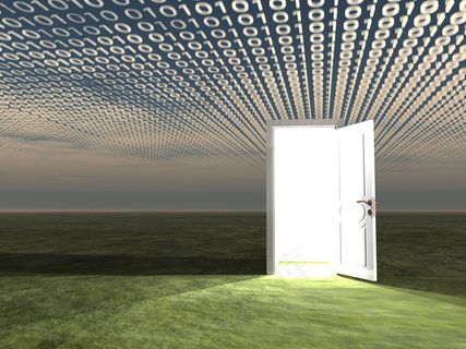 草地上的门图片