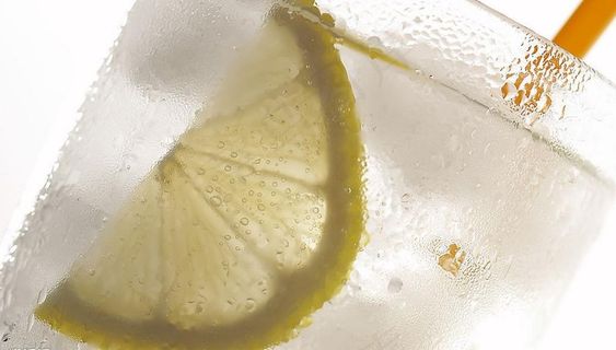 冰爽饮料特写图片