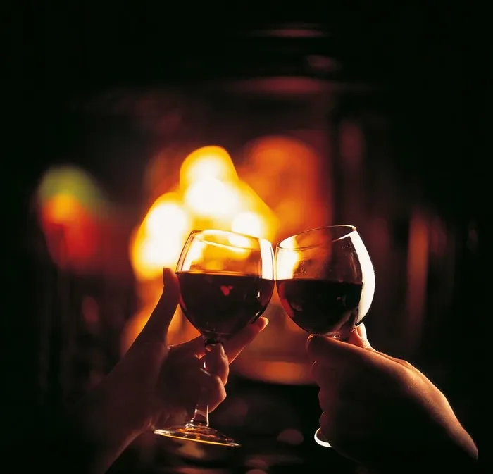 节日聚会干杯图片