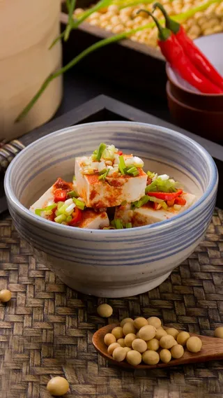 碗装着豆腐高清摄影图片