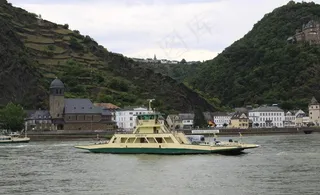 莱茵河中船图片