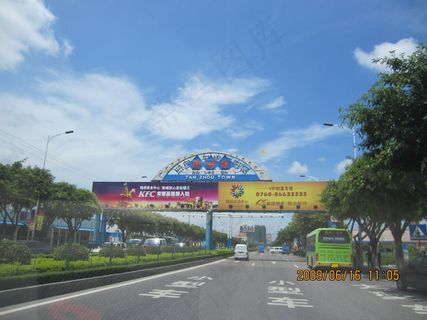 龙门架广告牌图片