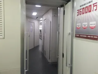 动车内走廊图片
