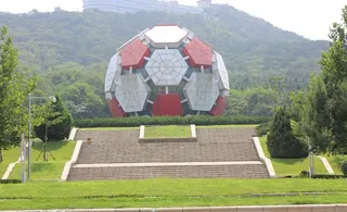 大连标志性建筑 足球图片