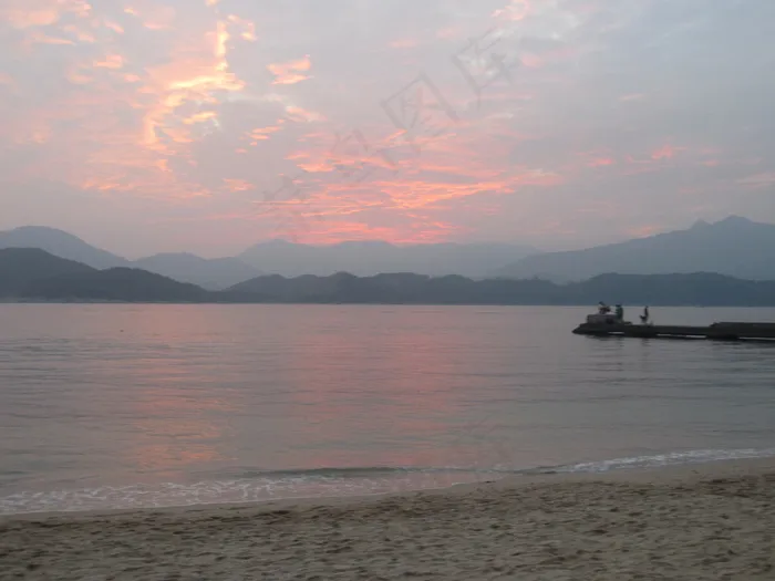 晚霞海滩图片