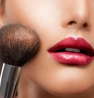 性感红唇美女与化妆笔