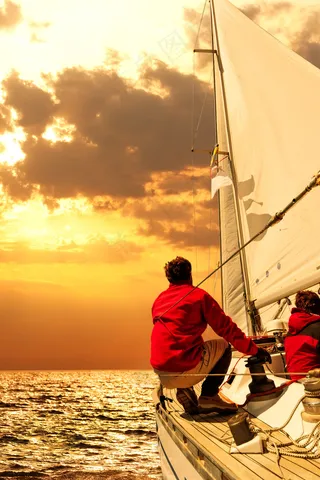 扬帆起航的帅哥美女