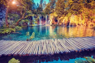 瀑布木桥风景摄影