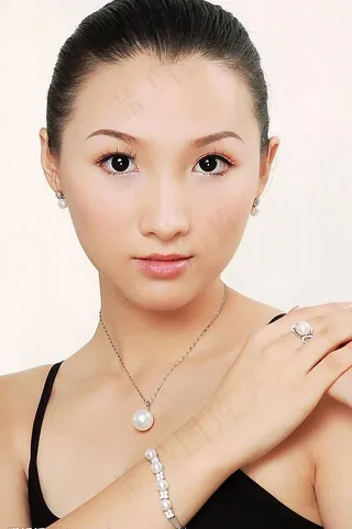 珠宝美女图图片