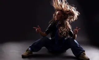 跳舞的美女图片