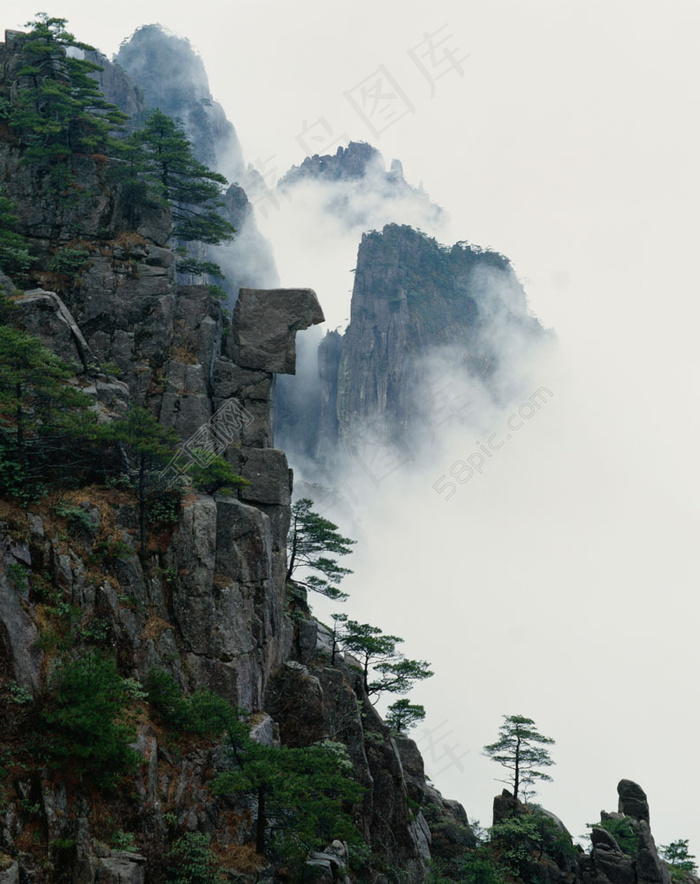 云里的高山图片