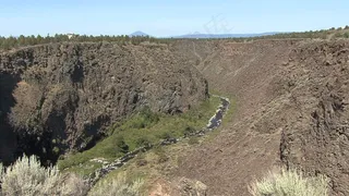 俄勒冈曲河峡谷与圣人刷股票视频 视...