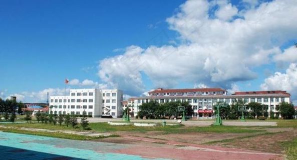 根河市一中校园图片